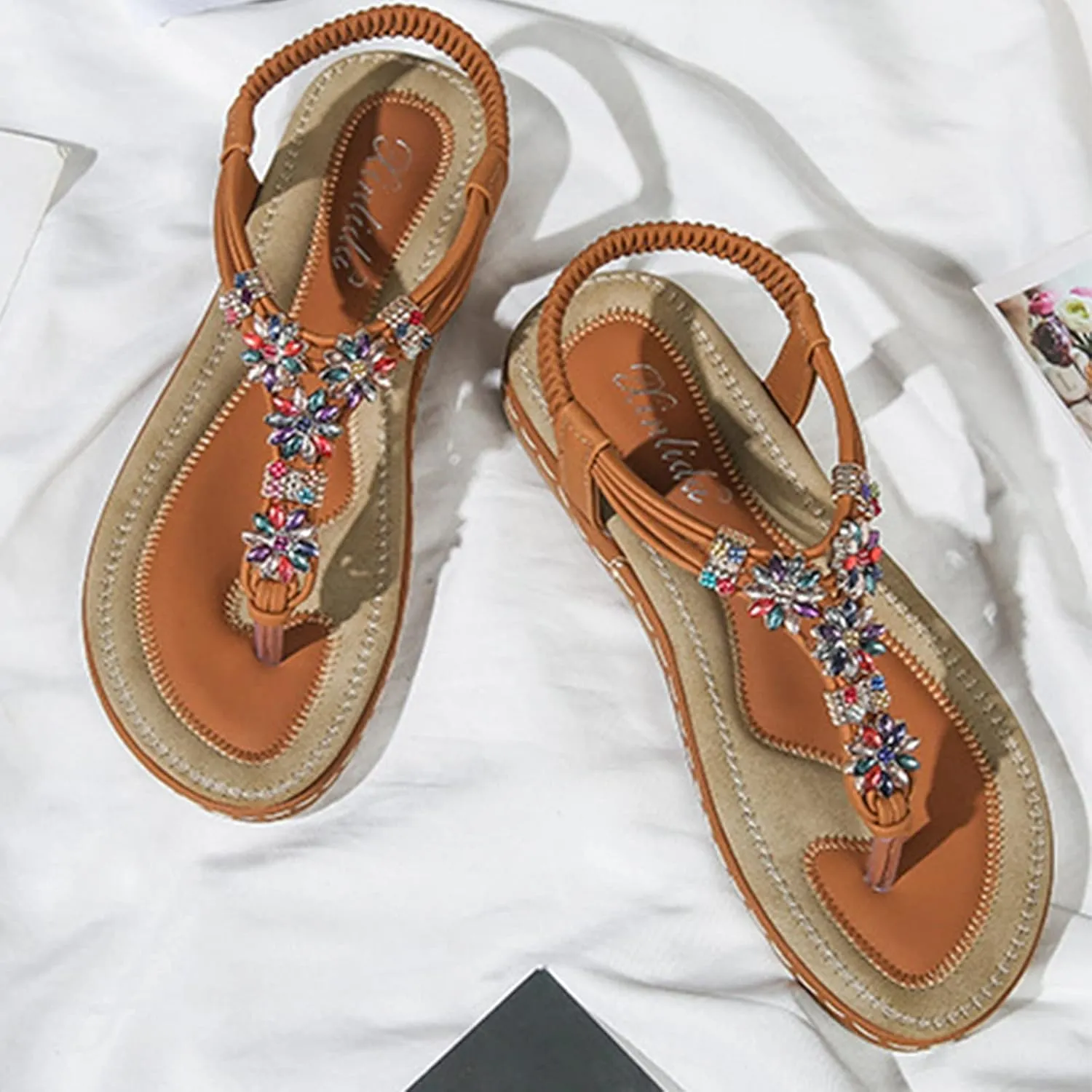 2025 Fashion T-Strap Boho Sandals Summer Rhinestones Strappy Thong Flats Beach Holiday Sandal Footwear Walking Shoes