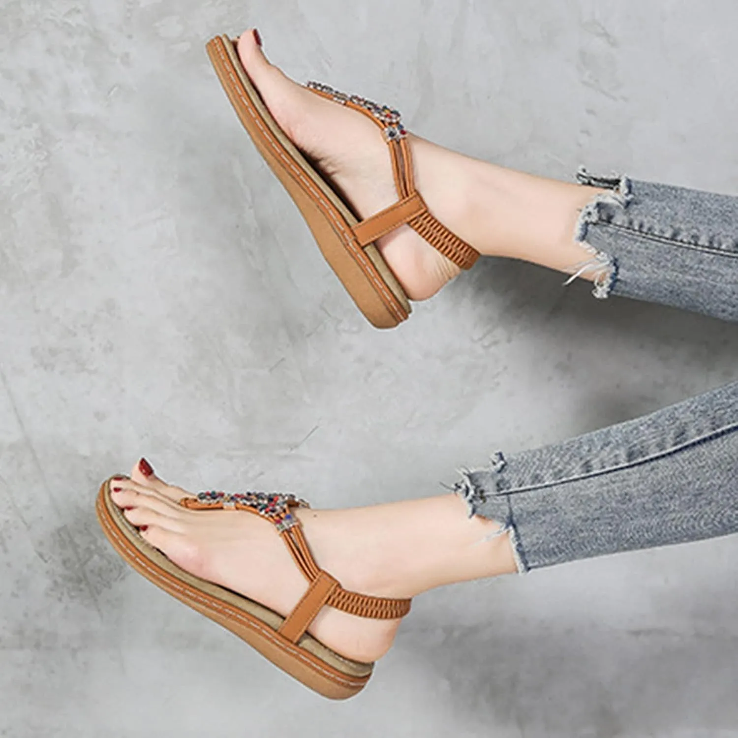 2025 Fashion T-Strap Boho Sandals Summer Rhinestones Strappy Thong Flats Beach Holiday Sandal Footwear Walking Shoes