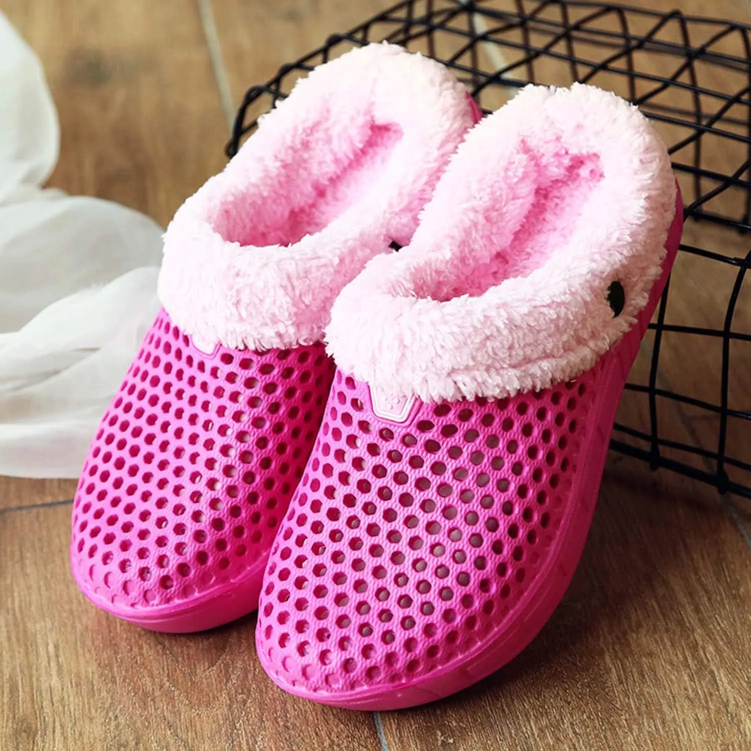 Eliogn Women's and Men's Winter Warm Slippers with Fleece Lining Breathable Clogs Garden Mules for Adults Unisex Home Slippers
