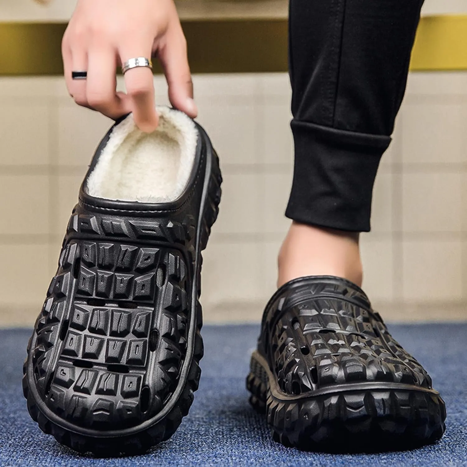 Eliogn Women's and Men's Winter Warm Slippers with Fleece Lining Breathable Clogs Garden Mules for Adults Unisex Home Slippers