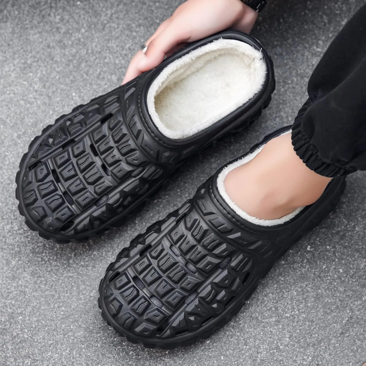 Eliogn Women's and Men's Winter Warm Slippers with Fleece Lining Breathable Clogs Garden Mules for Adults Unisex Home Slippers