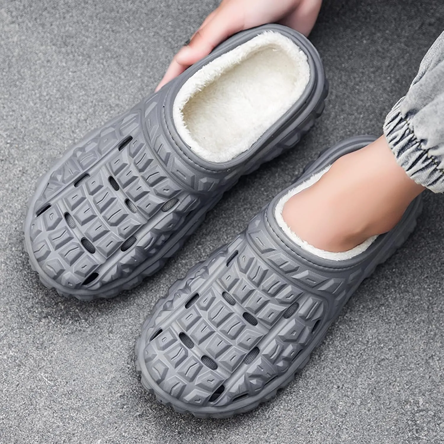 Eliogn Women's and Men's Winter Warm Slippers with Fleece Lining Breathable Clogs Garden Mules for Adults Unisex Home Slippers