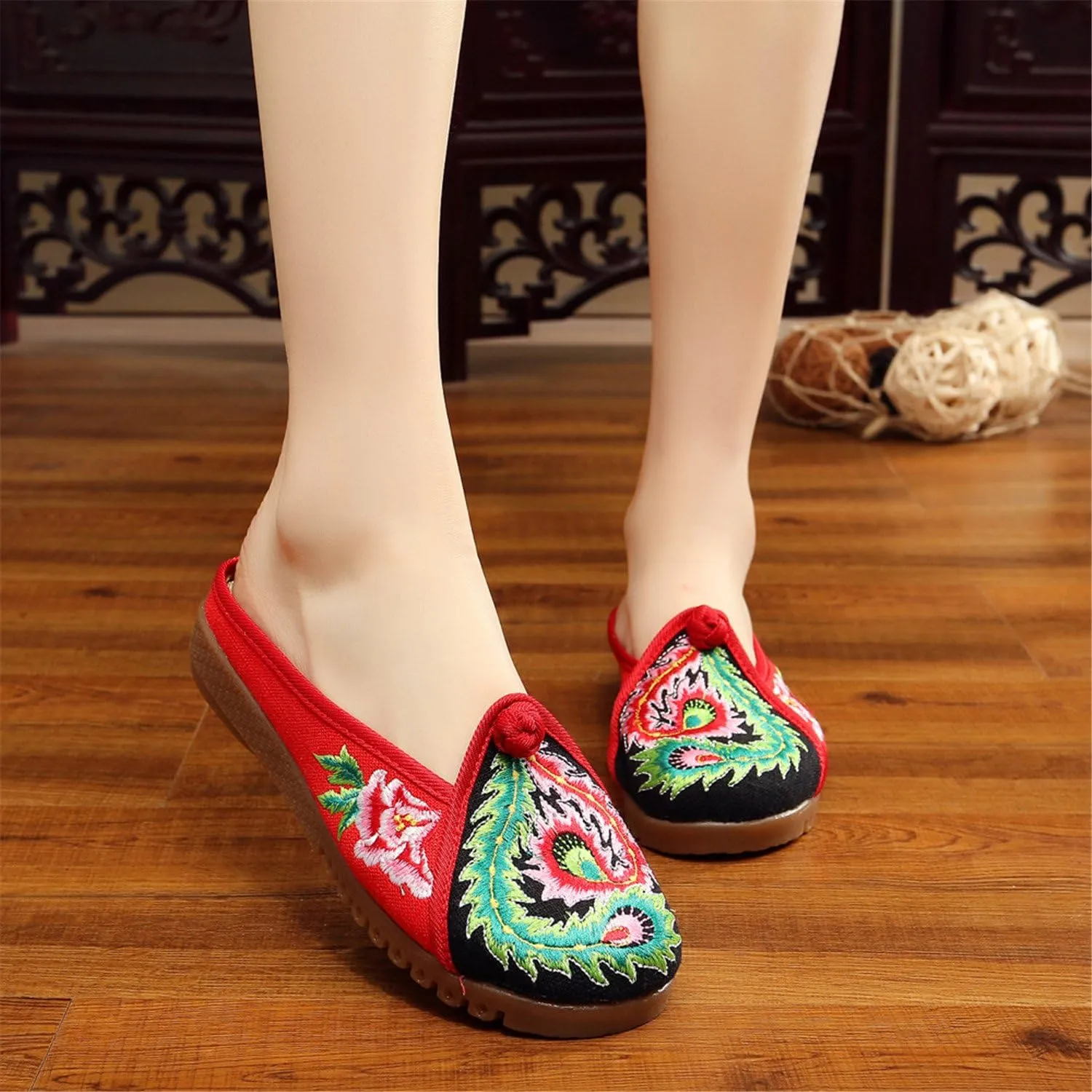 Qhome Women's Floral Embroidery Comfortable Casual Canvas Mules House Slippers Oxford Shoes