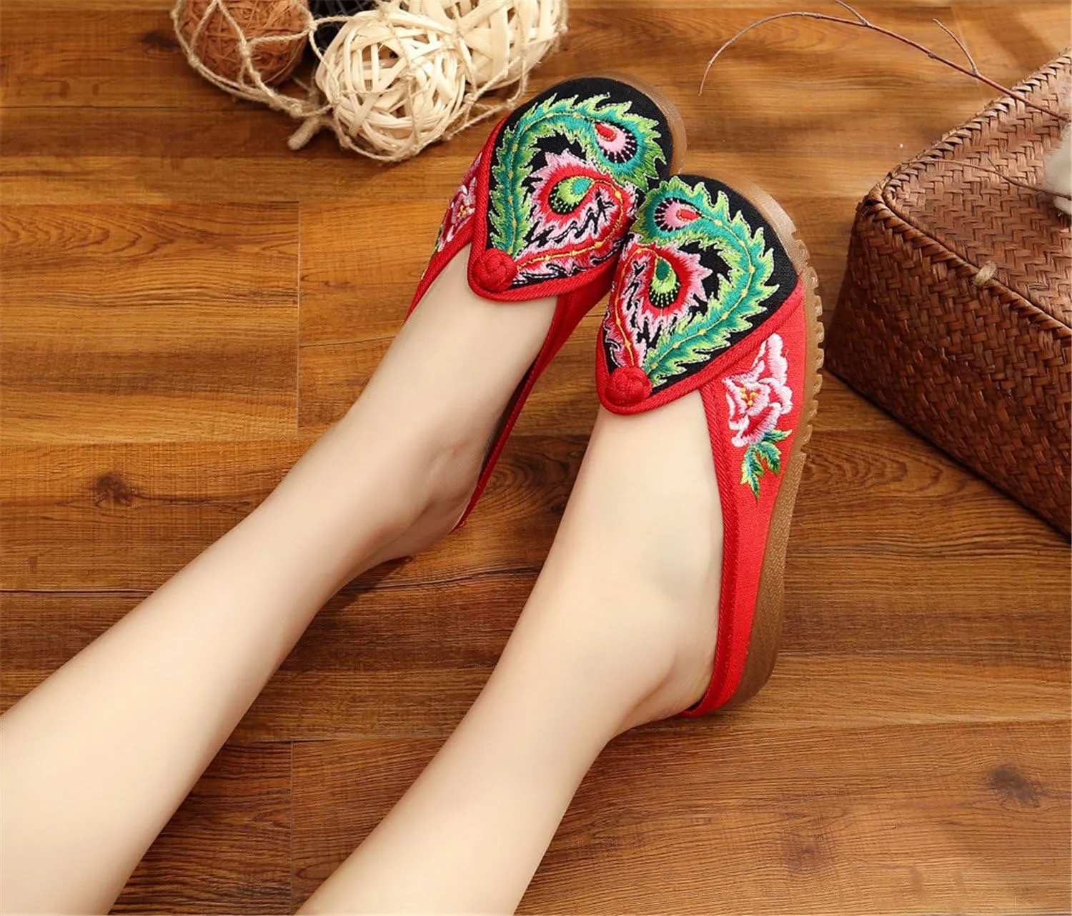 Qhome Women's Floral Embroidery Comfortable Casual Canvas Mules House Slippers Oxford Shoes