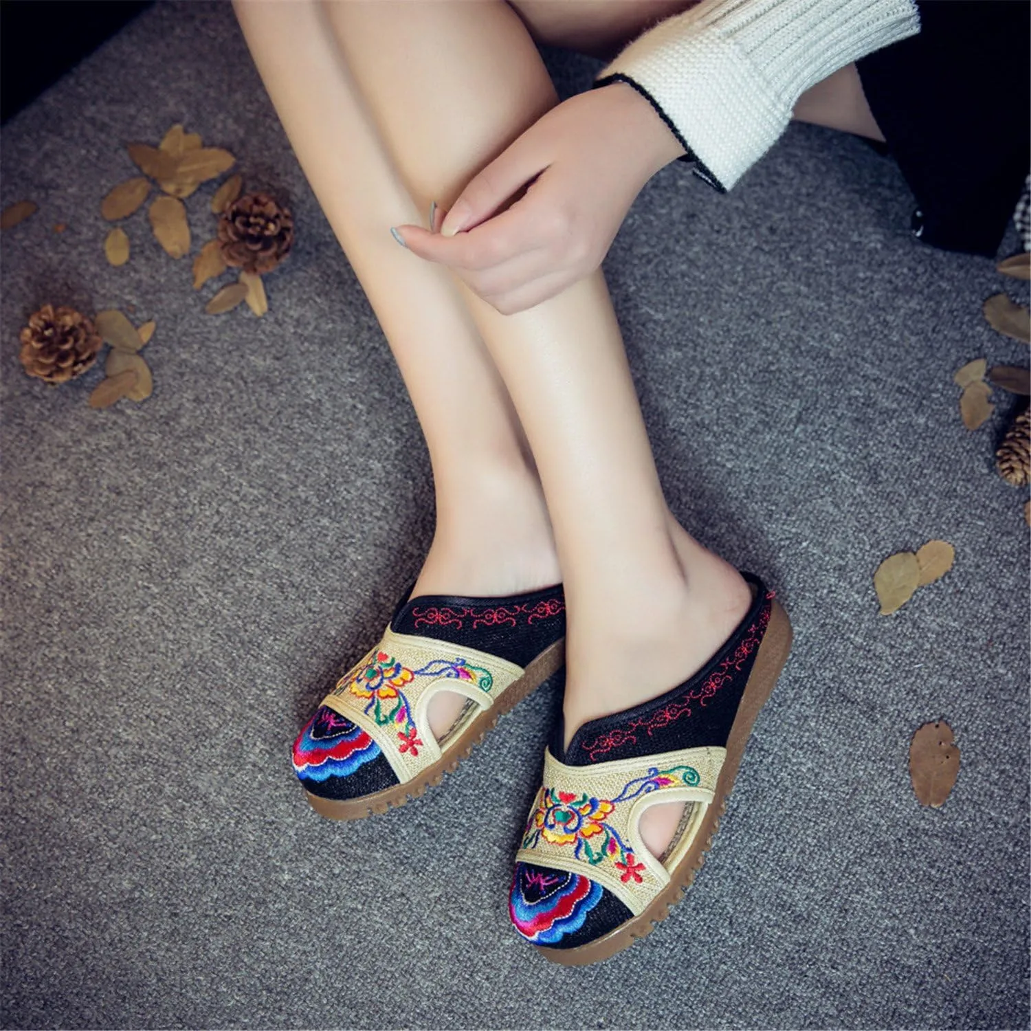 Qhome Women's Floral Embroidery Comfortable Casual Linen Mules House Slippers Oxford Shoes