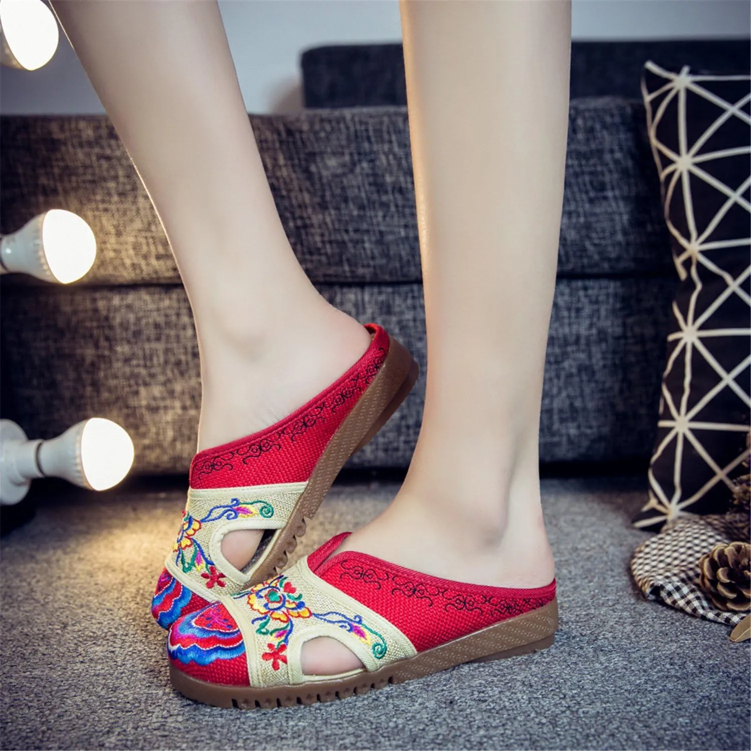 Qhome Women's Floral Embroidery Comfortable Casual Linen Mules House Slippers Oxford Shoes
