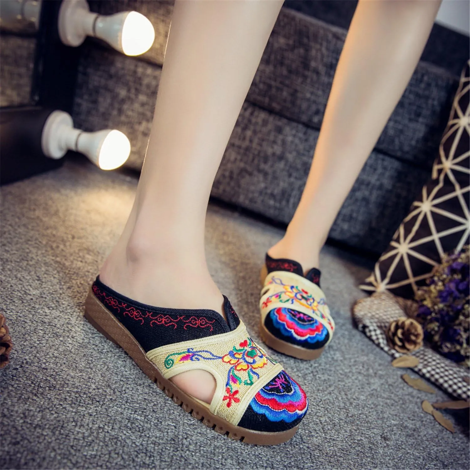 Qhome Women's Floral Embroidery Comfortable Casual Linen Mules House Slippers Oxford Shoes