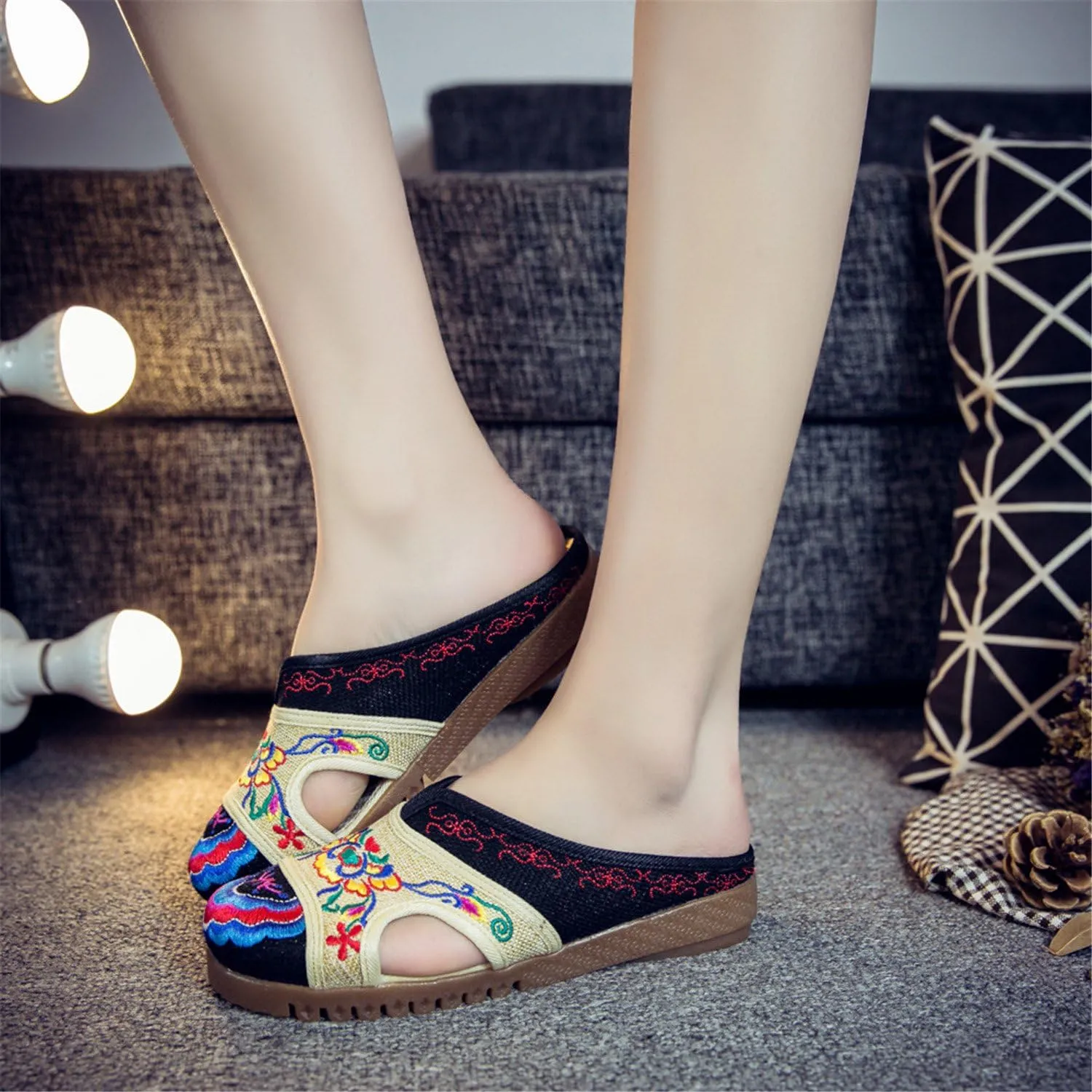 Qhome Women's Floral Embroidery Comfortable Casual Linen Mules House Slippers Oxford Shoes