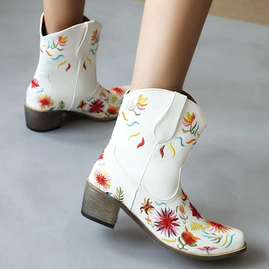 SACFOF Women's Ankle Boots Retro Mid Calf Square Toe Chunky Mid Heel Embroidered Western Cowgirl Cowboy Boots