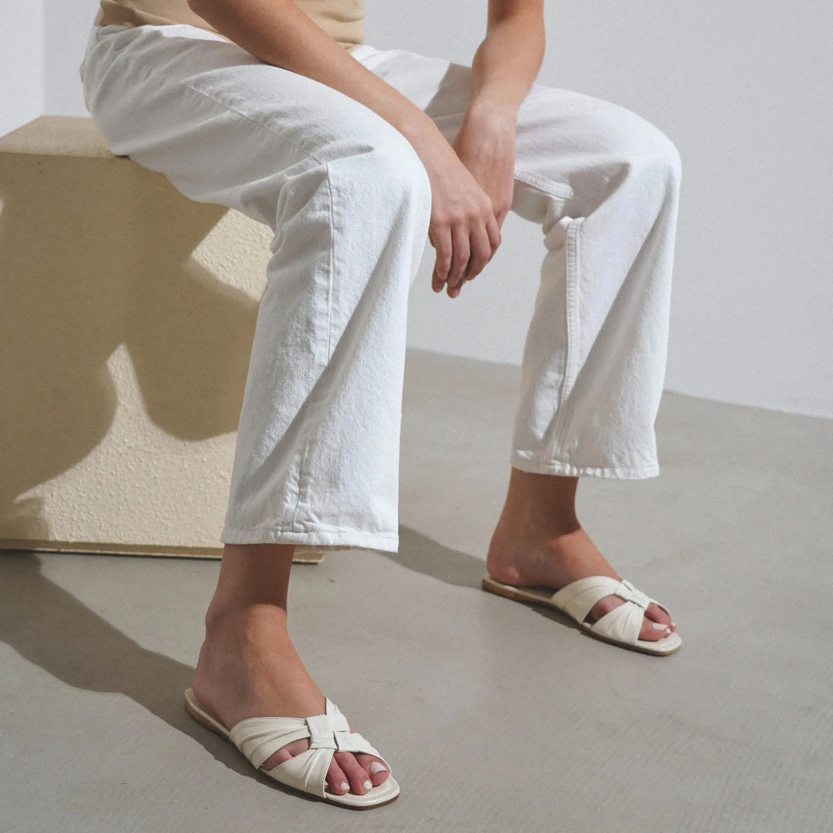 Soft knot white leather flats
