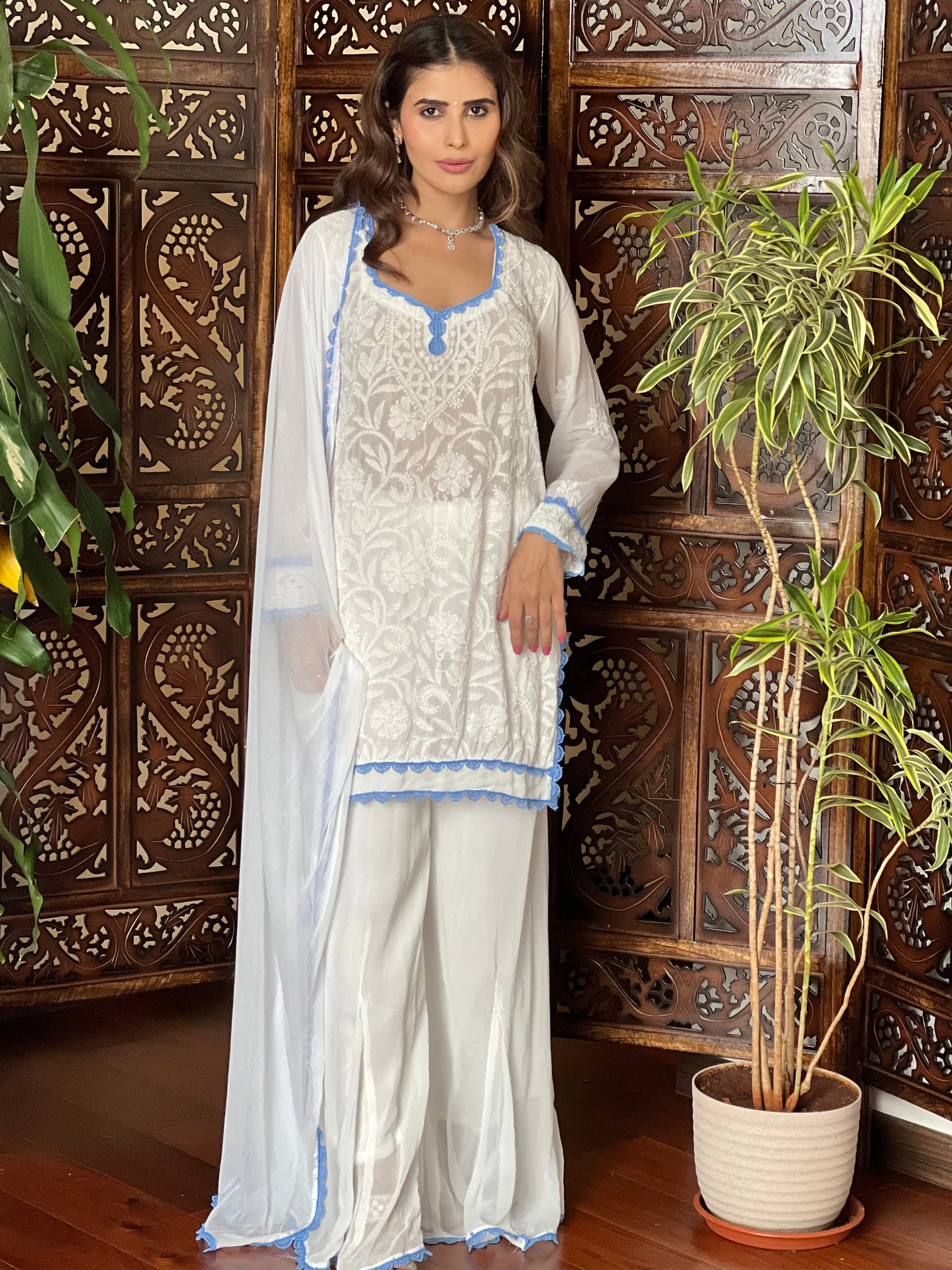 White Royale Short Chikankari Lace Kurta Set (Set of 3)
