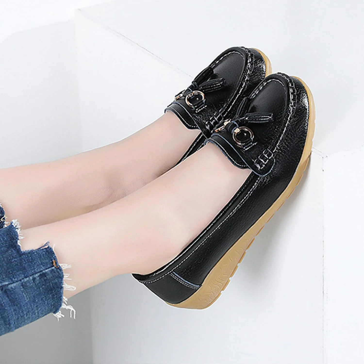 Women's Loafers Slip On Moccasins Casual Round Toe Soft Leather Lightweight Flats Driving Shoes Comfort Walking Shoes