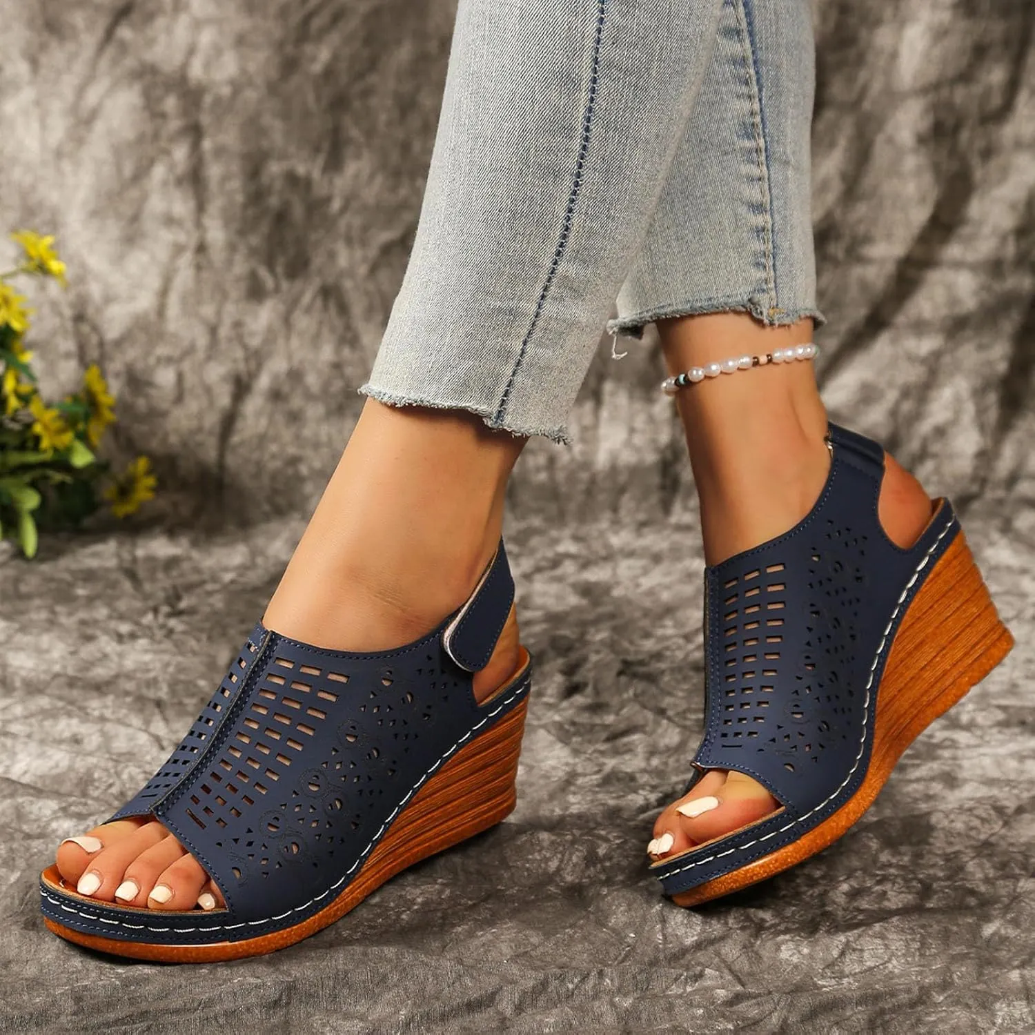 ZSpzx Women Wedge Sandals 2025,Breathable Cut-Out Walking Footwear Hook Loop Strap Indoor/Outdoor Soft Cushion Slides Comfortable Non-Slip Slip-On Vacation Slippers Summer Fashion Daily Wear Peep Toe