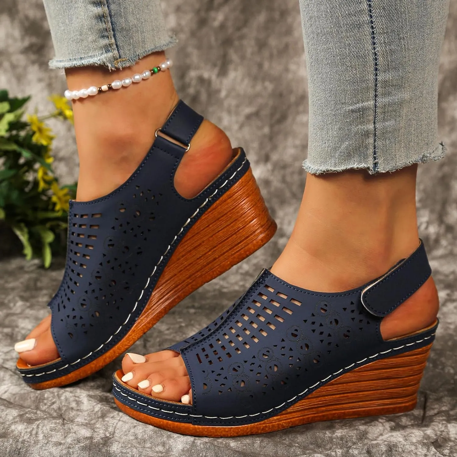 ZSpzx Women Wedge Sandals 2025,Breathable Cut-Out Walking Footwear Hook Loop Strap Indoor/Outdoor Soft Cushion Slides Comfortable Non-Slip Slip-On Vacation Slippers Summer Fashion Daily Wear Peep Toe